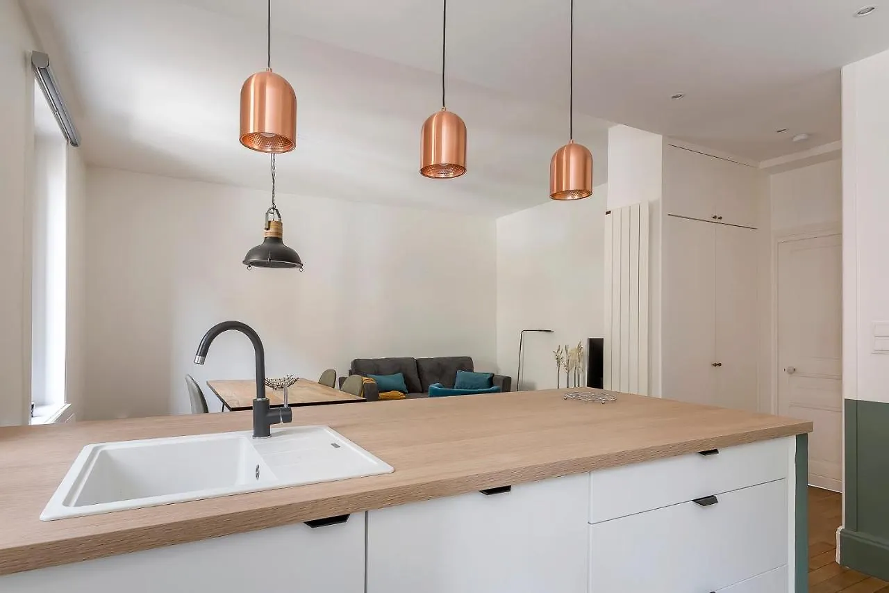 Hamac Suites - Le Quarantaine Lyon 0*,  France